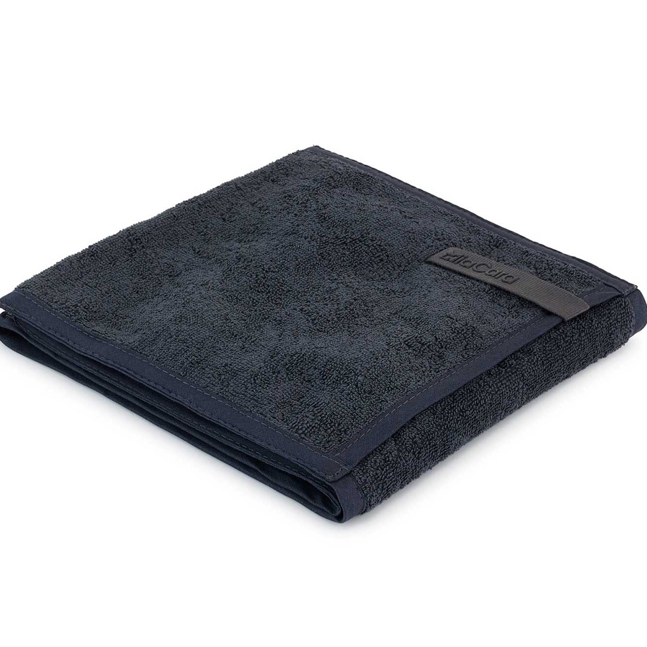 mano noir serviette chien