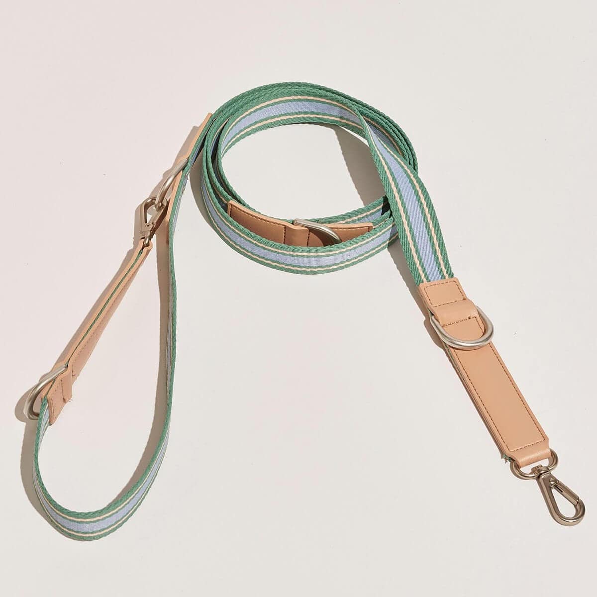 Laisse pour chien TRIX design (1)-min Laisse pour chien en cuir végétalien TRIX design